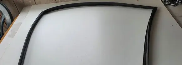 Hyundai Santa Fe Rubber seal front door window/glass 
