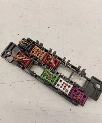 Volkswagen Transporter - Caravelle T5 Relay mounting block 7E0937403