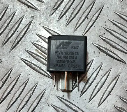 Seat Toledo II (1M) Other relay 7M0951253A 95VW10K705CA V23136J6X45