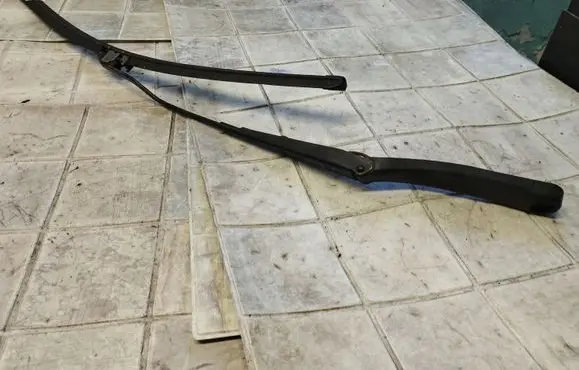 Mercedes-Benz C W203 Windshield/front glass wiper blade A2038200544