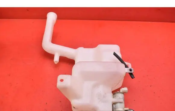 Mazda 2 Windshield washer fluid reservoir/tank 