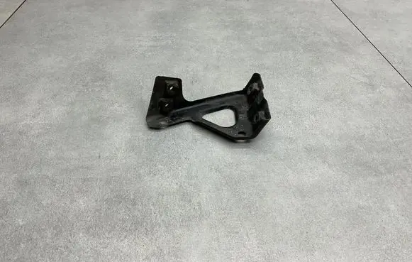 Volkswagen Tiguan Fender mounting bracket 5N0821135