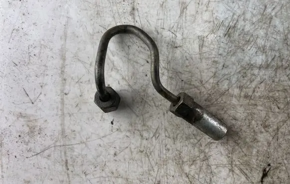 Fuel injector supply line/pipe
