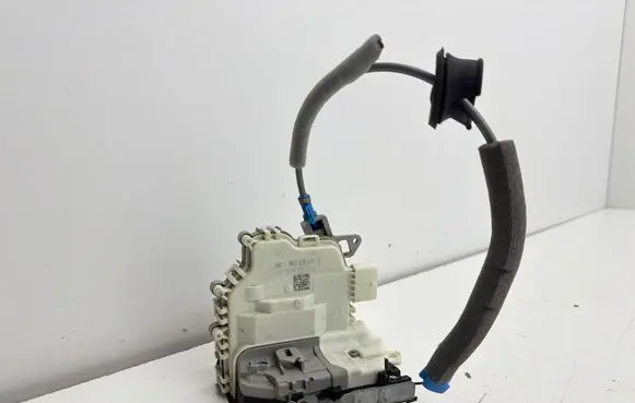 Audi Q2 - Rear door lock 8K0839016H