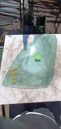 Volkswagen Golf IV Front door window glass four-door 1212123