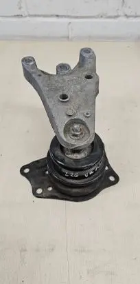 Volkswagen Polo Engine mount bracket 6q0199185
