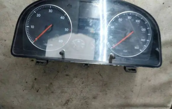Volkswagen Touran I Speedometer (instrument cluster) 1t0920962e