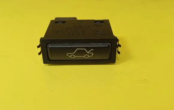 BMW 5 E39 Tailgate opening switch 8365579 61.31-8365579