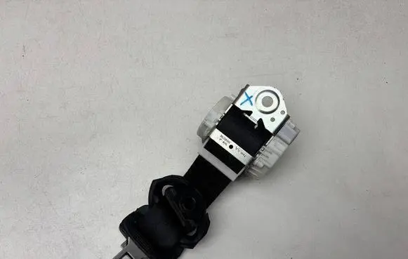 Volkswagen Touran II Third row seat belt 6X0857737 1T0857812C