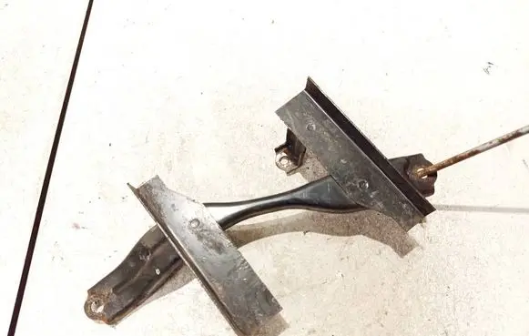 Toyota Avensis T270 Battery bracket 