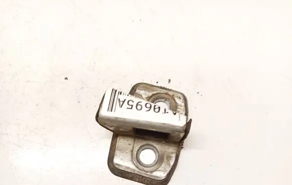 Audi A4 S4 B5 8D Front door lock loop/hook striker 