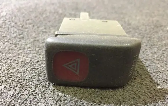 Volkswagen Jetta II Hazard light switch 191953235