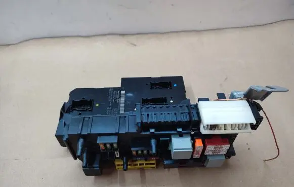 Mercedes-Benz E C207 W207 BSM Control unit 2129060505