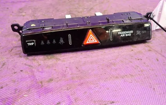 Hyundai i20 (GB IB) Hazard light switch 93750-1J510