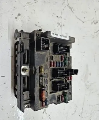 Peugeot 206 Fuse module 9650664180 30908978