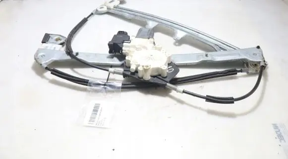 Front window lifting mechanism without motor