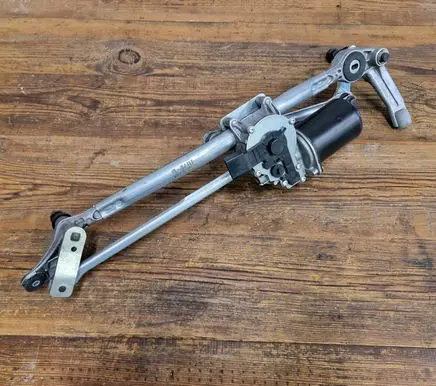 BMW 3 E90 E91 Front wiper linkage and motor 7161711 6978263