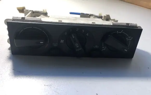 Mitsubishi Space Runner Climate control unit MR398658