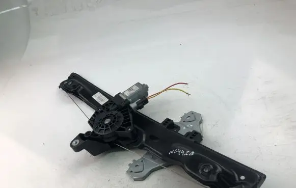 Nissan Pulsar Front door electric window regulator C22008100