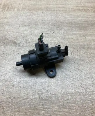 Ford Focus Vacuum valve 98AB9E882AA