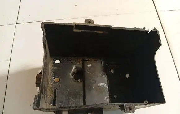 Peugeot 406 Battery box tray 9630495880