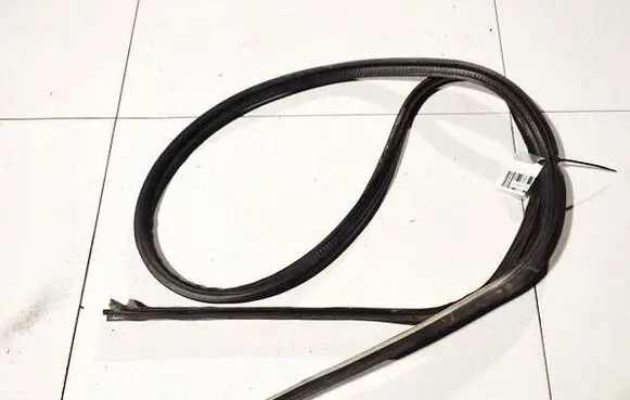 Nissan Primera Rubber seal front coupe door 