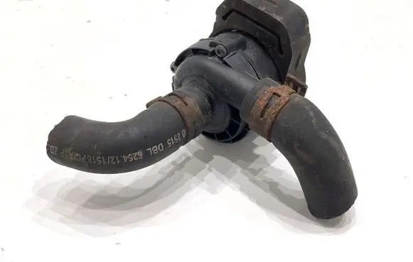 Mercedes-Benz E W211 Oil filter mounting bracket 0392023004