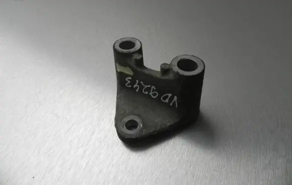 Mazda 6 Engine mounting bracket