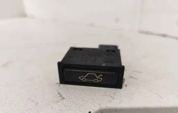 BMW 5 E39 Tailgate opening switch 8365579 03052500 459700