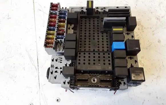Volvo XC90 Fuse module 08696040
