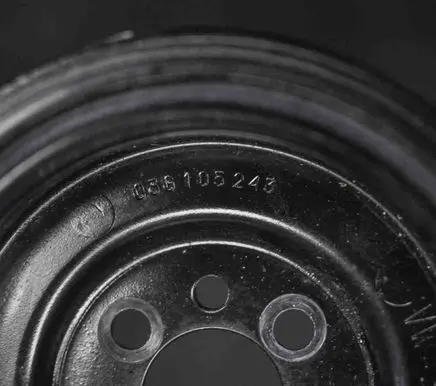 Volkswagen Jetta VI Crankshaft pulley 036105243
