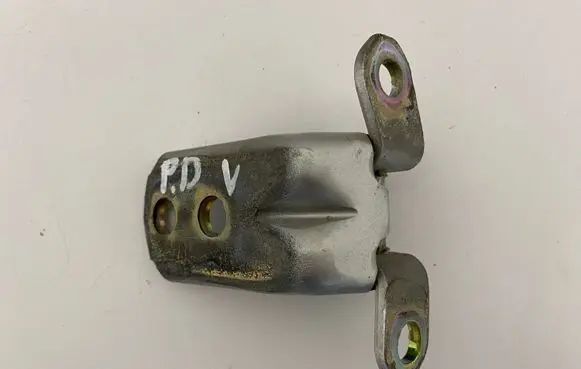 Nissan Murano Z50 Front door upper hinge