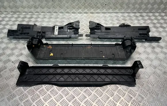 BMW X5 E70 Radiator trim 7586775