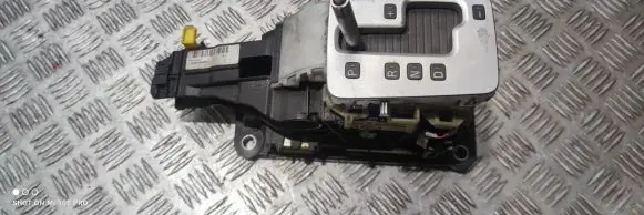 Volvo S80 Gear shifter/selector P30783304