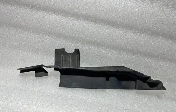 Audi A8 S8 D2 4D Intercooler air guide/duct channel 4B3121284B