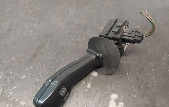 BMW 5 E39 Wiper control stalk 8352013