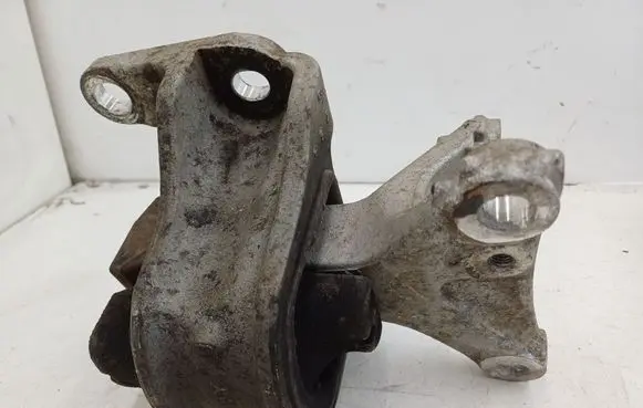 Honda CR-V Engine mount bracket 50SWY
