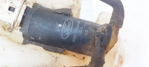 Ford Focus Windscreen/windshield washer pump 93bb17k624ba