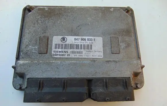 Skoda Fabia Mk2 (5J) Engine control unit/module 5WP4420209 047906033E