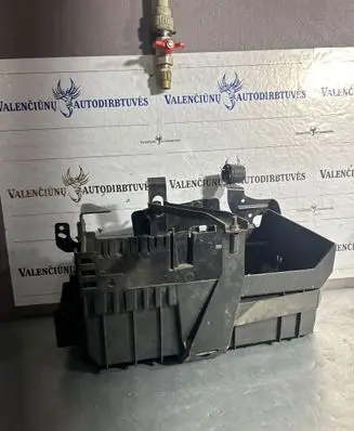 Battery box tray