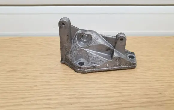 BMW 5 F10 F11 Fuel pump bracket 7805421 13517805421