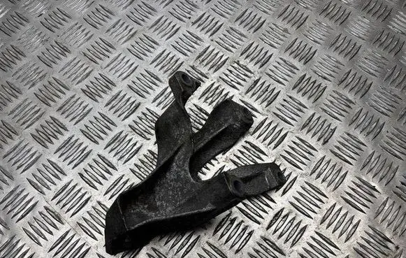 Audi A4 S4 B7 8E 8H Engine mounting bracket 8E0199307E