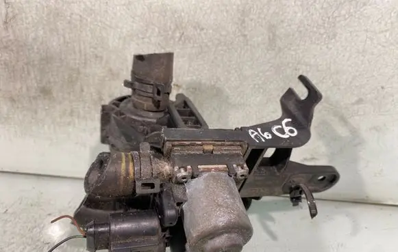 Audi A6 S6 C6 4F Coolant heater control valve 1147412178