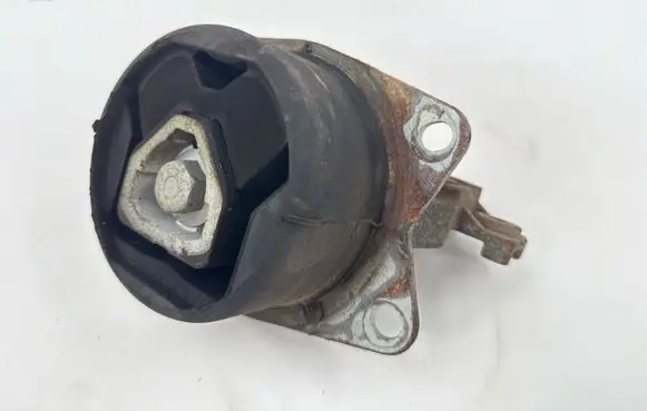 Engine mount bracket