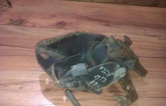 Mazda 323 F Engine mount bracket