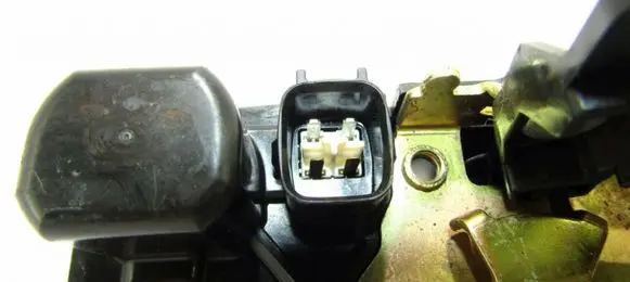 Chrysler PT Cruiser Front door lock