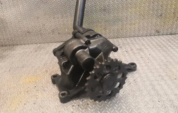 Mercedes-Benz Vito Viano W638 Oil pump 1121810020