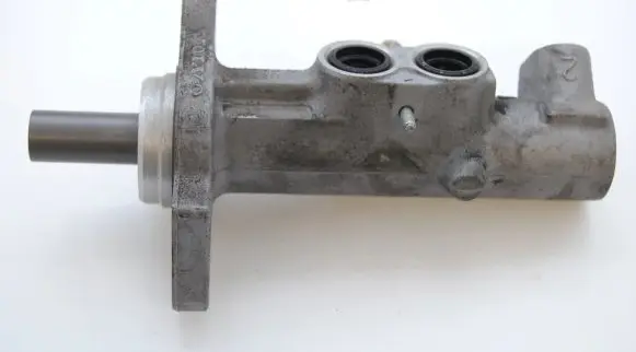 Master brake cylinder