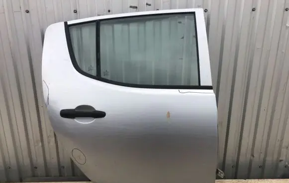 Mitsubishi L200 Rear door