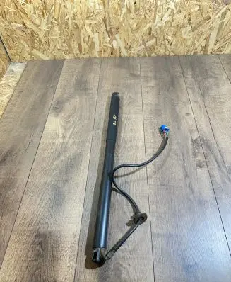 Mercedes-Benz GL X166 Tailgate strut A1668901230 23042014 W0807862